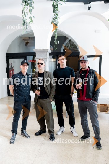  Primož  Benko, glasbenik, član skupine Siddharta;  Jani Hace, glasbenik, Siddharta;  Boštjan Meglič, glasbenik, član skupine Siddharta;  Tomi Meglič, glasbenik, pevec skupine SiddhartaSiddharta izdala novi album X