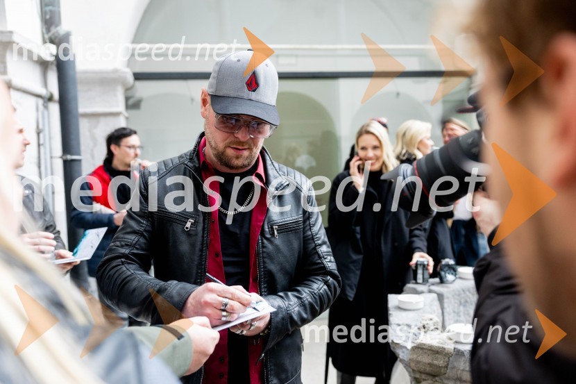  Tomi Meglič, glasbenik, pevec skupine SiddhartaSiddharta izdala novi album X