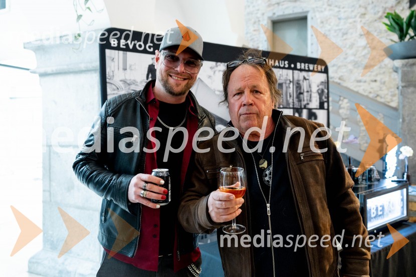  Tomi Meglič, glasbenik, pevec skupine Siddharta;  Peter Lovšin - Pero, pevecSiddharta izdala novi album X