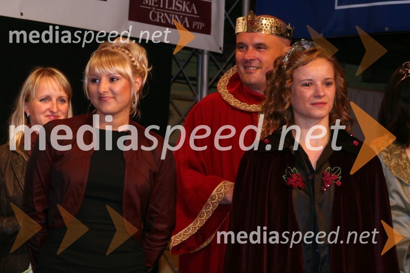 Simona Žugelj, druga kraljica metliške črnine in Silvija Kostelec, prva kraljica metliške črnine27. Vinska vigred