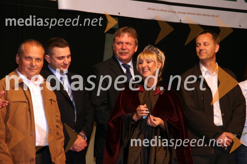 Vladimir Bahč, predsednik uprave in generalni direktor podjetja TPV Novo mesto, Jože Cajnar, direktor kmetijske zadruge Metlika, Mirjan Kulovec, predsednik Kluba prijateljev metliške črnine in predsednik uprave ter generalni direktor Kolpa d.d., Simona Žugelj, druga kraljica metliške črnine in Jože Bele, Revoz d.d.27. Vinska vigred