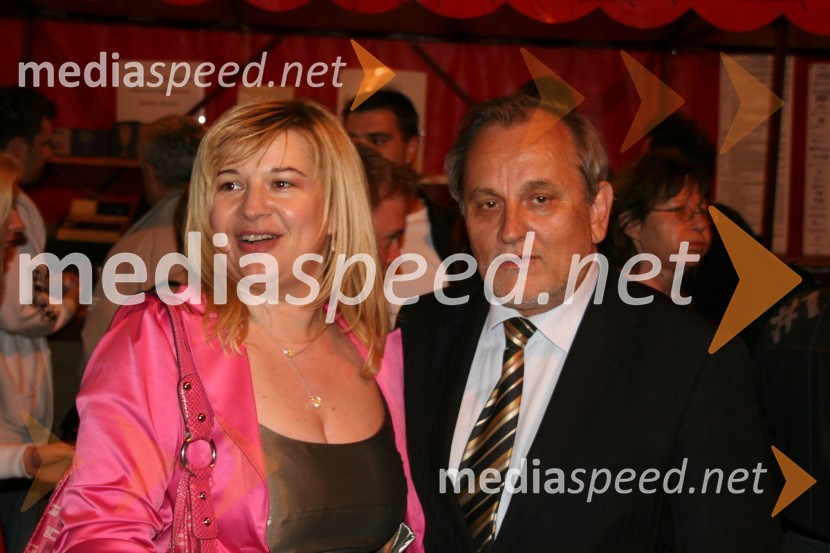 Renata Brunskole, županja občine Metlika in Milan Pogačnik, minister za kmetijstvo, gozdarstvo in prehrano27. Vinska vigred