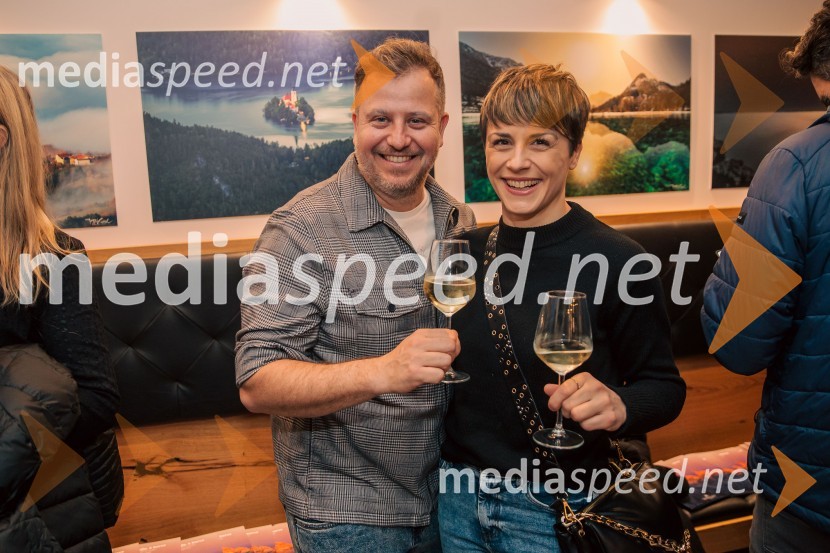  ... ;  Špela Zakotnik, Edutrain.meSlovenija, 4 barve, odprtje razstave Gregorja Kresala