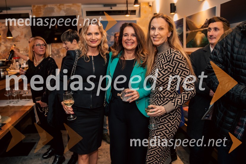  Katarina Kresal, odvetnica, nekdanja ministrica za notranje zadeve;  Nataša Smrekar;  Draga  Cukjati, REWE International AGSlovenija, 4 barve, odprtje razstave Gregorja Kresala