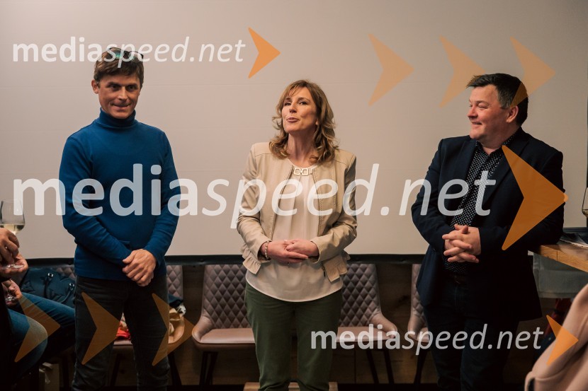  Gregor Kresal, filmski ustvarjalec in fotograf, nekdanji alpinist;  Ani Gale;  Damjan Gale, Operna kletSlovenija, 4 barve, odprtje razstave Gregorja Kresala