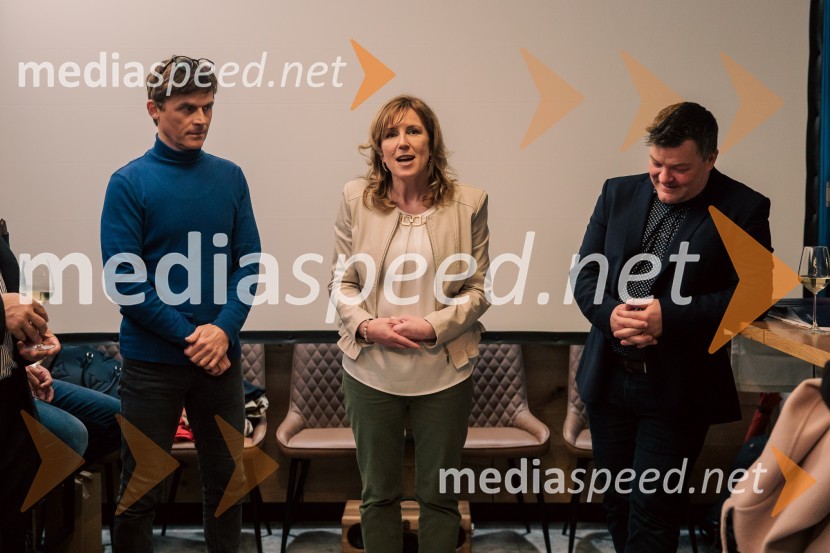  Gregor Kresal, filmski ustvarjalec in fotograf, nekdanji alpinist;  Ani Gale;  Damjan Gale, Operna kletSlovenija, 4 barve, odprtje razstave Gregorja Kresala