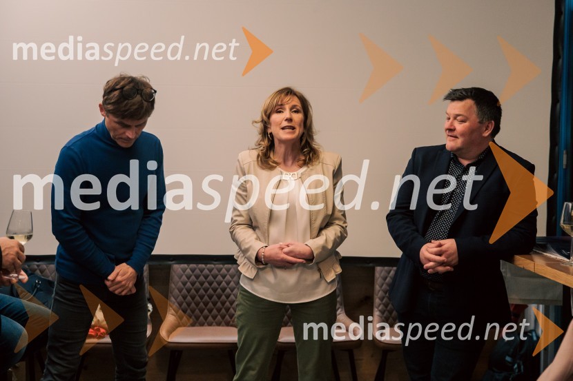  Gregor Kresal, filmski ustvarjalec in fotograf, nekdanji alpinist;  Ani Gale;  Damjan Gale, Operna kletSlovenija, 4 barve, odprtje razstave Gregorja Kresala