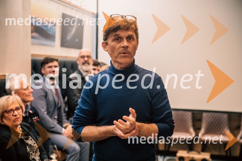  Gregor Kresal, filmski ustvarjalec in fotograf, nekdanji alpinistSlovenija, 4 barve, odprtje razstave Gregorja Kresala