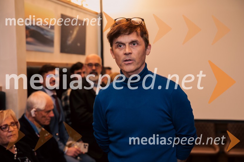  Gregor Kresal, filmski ustvarjalec in fotograf, nekdanji alpinistSlovenija, 4 barve, odprtje razstave Gregorja Kresala