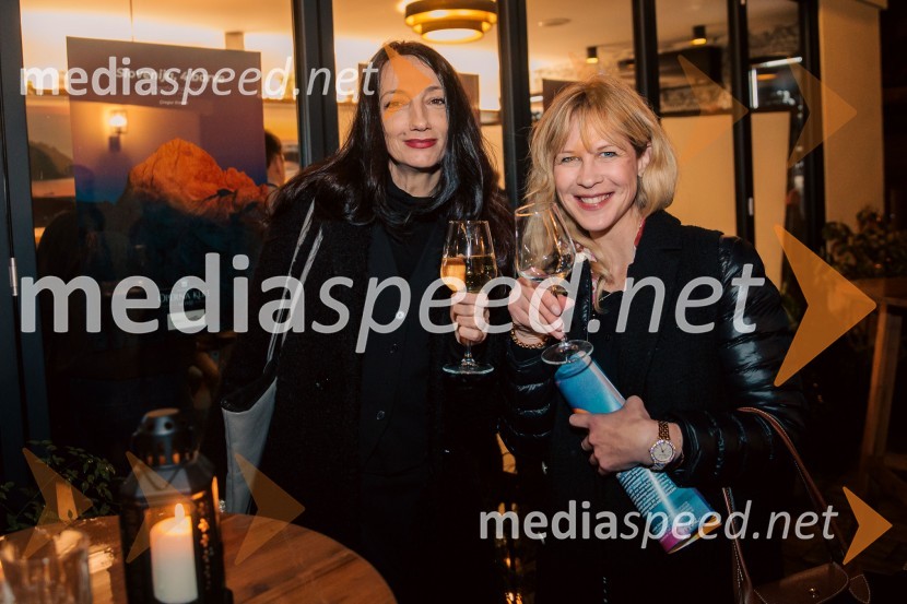  Vesna Milek, novinarka in publicistka; dr. Mojca Amon, dipl. fiziot., lastnica, terapevtski studio MotionFitSlovenija, 4 barve, odprtje razstave Gregorja Kresala