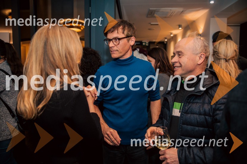  Gregor Kresal, filmski ustvarjalec in fotograf, nekdanji alpinist;  ... Slovenija, 4 barve, odprtje razstave Gregorja Kresala