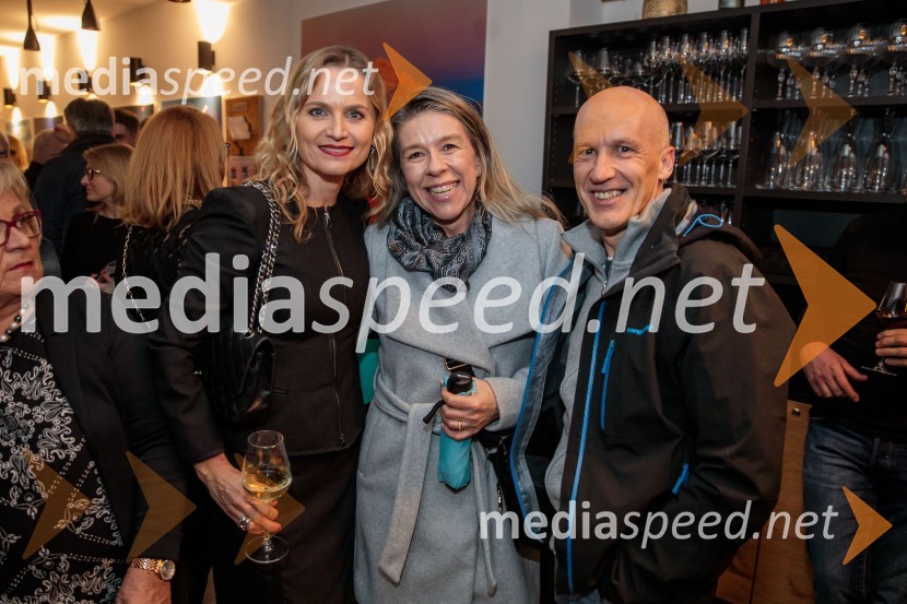  Katarina Kresal, odvetnica, nekdanja ministrica za notranje zadeve;  Barbara Ložar;  Boštjan Ložar, poslovni svetovalecSlovenija, 4 barve, odprtje razstave Gregorja Kresala