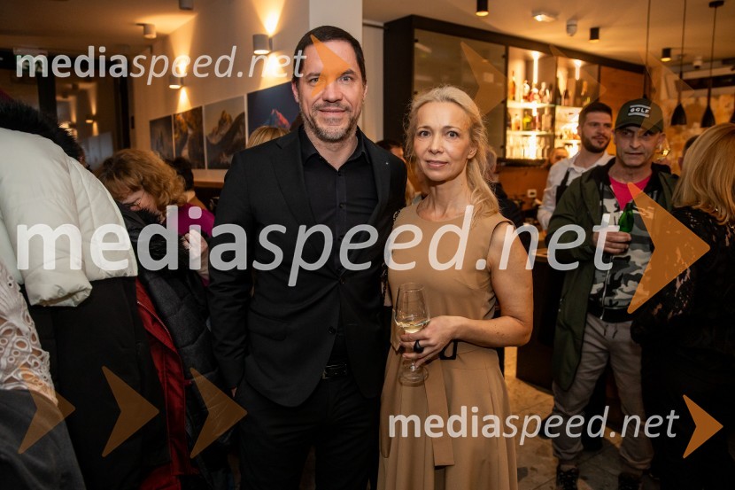  Uroš Petohleb, direktor, Evropski center za reševanje sporov;  Tanja Pak, umetnica, ALUOSlovenija, 4 barve, odprtje razstave Gregorja Kresala