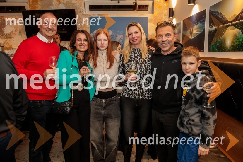  ... ;  Nataša Smrekar;  ... ;  ... ;  ... ;  ... Slovenija, 4 barve, odprtje razstave Gregorja Kresala