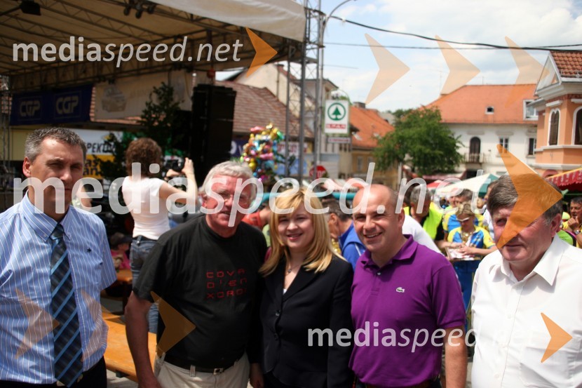 Jože Nemanič, Občina Metlika, Drago Bulc, novinar in predsednik društva turističnih in potovalnih novinarjev Slovenije, Renata Brunskole, županja občine Metlika, Marjan Hribar, direktor Direktorata za turizem pri Ministrstvu za gospodarstvo in Anton Černič, podžupan Občine Metlika27. Vinska vigred