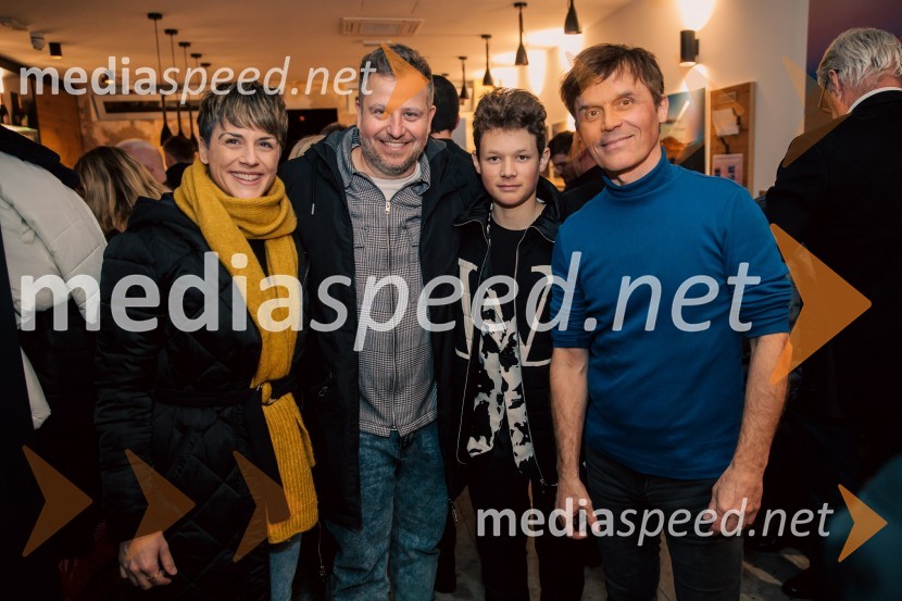  ... ;  ... ;  Luka Kresal;  Gregor Kresal, filmski ustvarjalec in fotograf, nekdanji alpinistSlovenija, 4 barve, odprtje razstave Gregorja Kresala