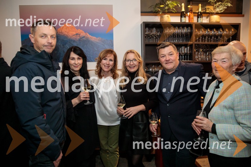  ... ;  ... ;  Ani Gale;  Katka B. Kresal;  Damjan Gale, Operna klet;  ... Slovenija, 4 barve, odprtje razstave Gregorja Kresala