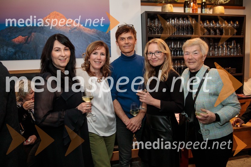  ... ;  Ani Gale;  Gregor Kresal, filmski ustvarjalec in fotograf, nekdanji alpinist;  Katka B. Kresal;  ... Slovenija, 4 barve, odprtje razstave Gregorja Kresala