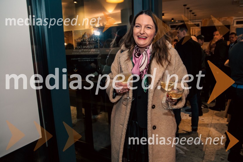  Maruša Senica, Odvetniška pisarna Senica & partnerji, d.o.oSlovenija, 4 barve, odprtje razstave Gregorja Kresala