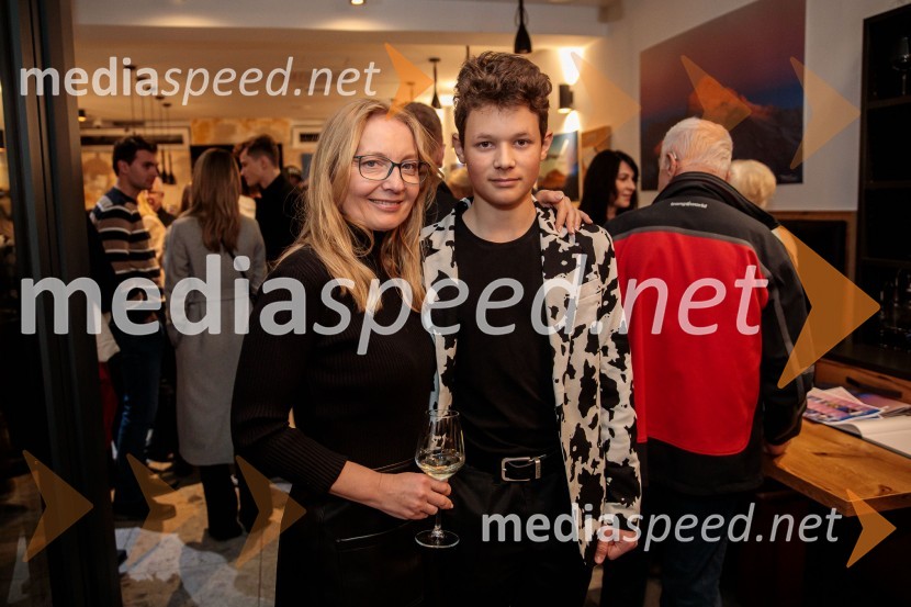  Katka B. Kresal;  Luka KresalSlovenija, 4 barve, odprtje razstave Gregorja Kresala