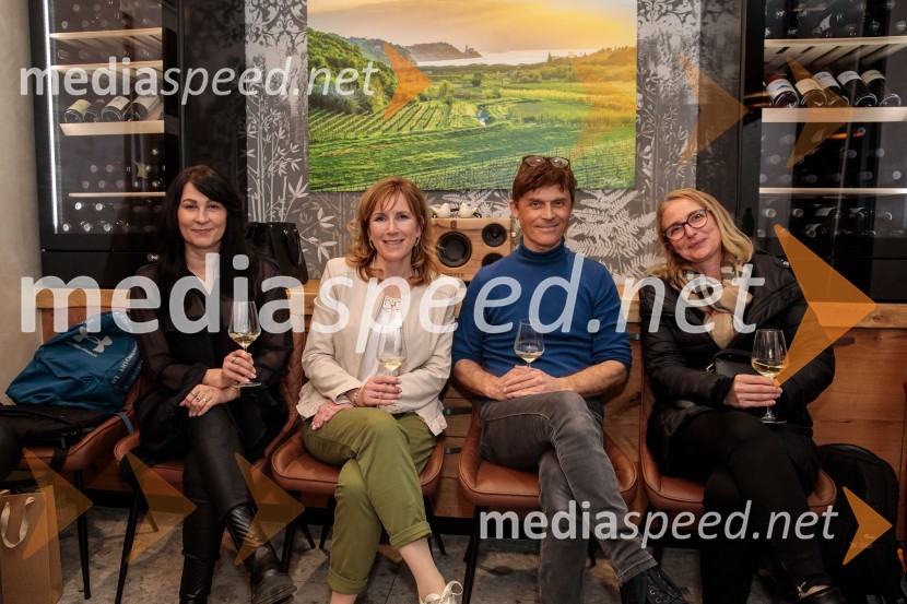  ... ;  Ani Gale;  Gregor Kresal, filmski ustvarjalec in fotograf, nekdanji alpinist;  ... Slovenija, 4 barve, odprtje razstave Gregorja Kresala