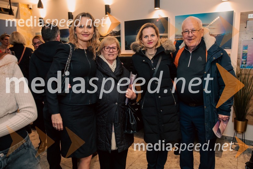  Katarina Kresal, odvetnica, nekdanja ministrica za notranje zadeve;  Iva Ambrožič;  Tina Ambrožič;  Mitja AmbrožičSlovenija, 4 barve, odprtje razstave Gregorja Kresala