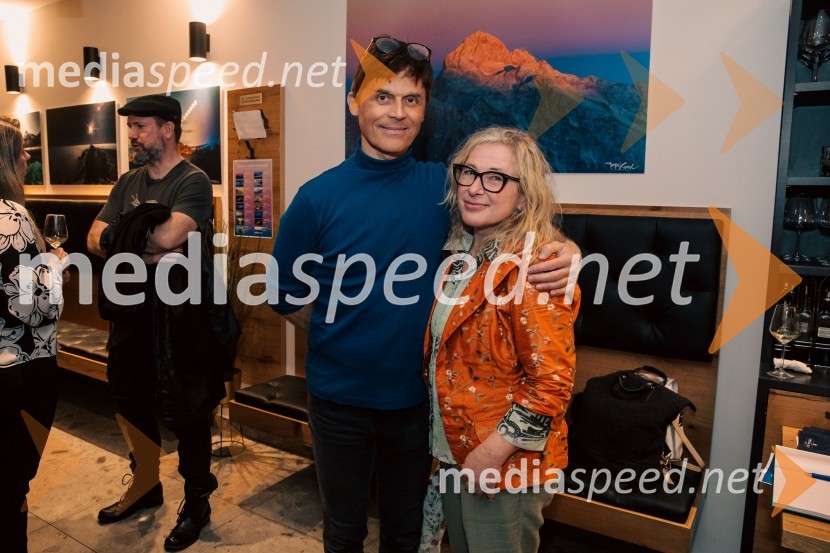  Gregor Kresal, filmski ustvarjalec in fotograf, nekdanji alpinist;  ... Slovenija, 4 barve, odprtje razstave Gregorja Kresala