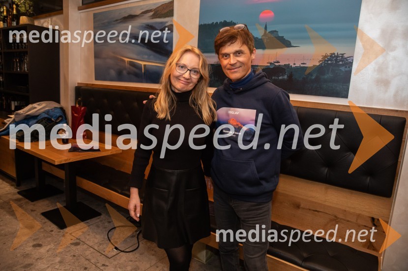  Katka B. Kresal;  Gregor Kresal, filmski ustvarjalec in fotograf, nekdanji alpinistSlovenija, 4 barve, odprtje razstave Gregorja Kresala