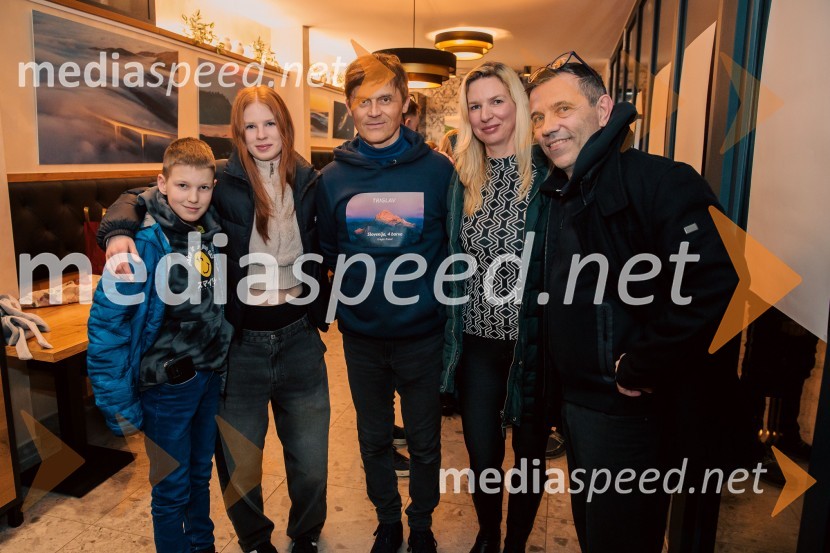  ... ;  ... ;  Gregor Kresal, filmski ustvarjalec in fotograf, nekdanji alpinist;  ... ;  ... Slovenija, 4 barve, odprtje razstave Gregorja Kresala