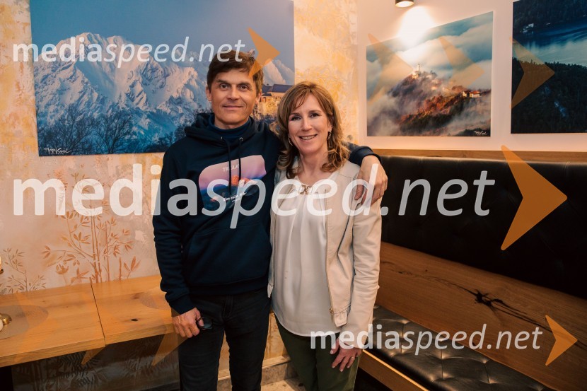  Gregor Kresal, filmski ustvarjalec in fotograf, nekdanji alpinist;  Ani GaleSlovenija, 4 barve, odprtje razstave Gregorja Kresala