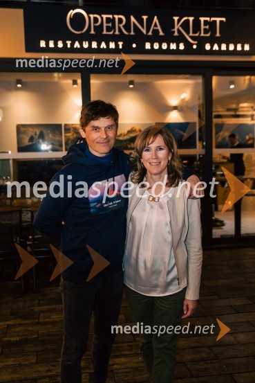  Gregor Kresal, filmski ustvarjalec in fotograf, nekdanji alpinist;  Ani GaleSlovenija, 4 barve, odprtje razstave Gregorja Kresala