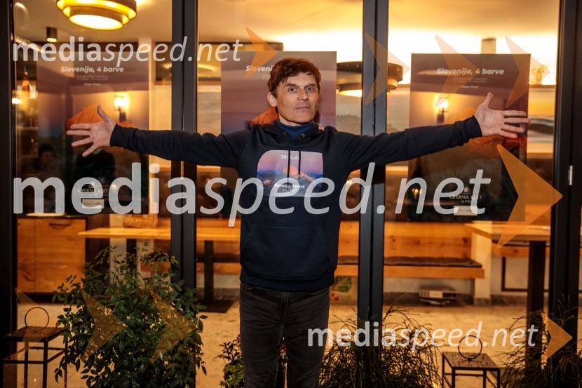  Gregor Kresal, filmski ustvarjalec in fotograf, nekdanji alpinistSlovenija, 4 barve, odprtje razstave Gregorja Kresala