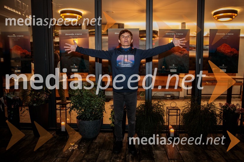  Gregor Kresal, filmski ustvarjalec in fotograf, nekdanji alpinistSlovenija, 4 barve, odprtje razstave Gregorja Kresala