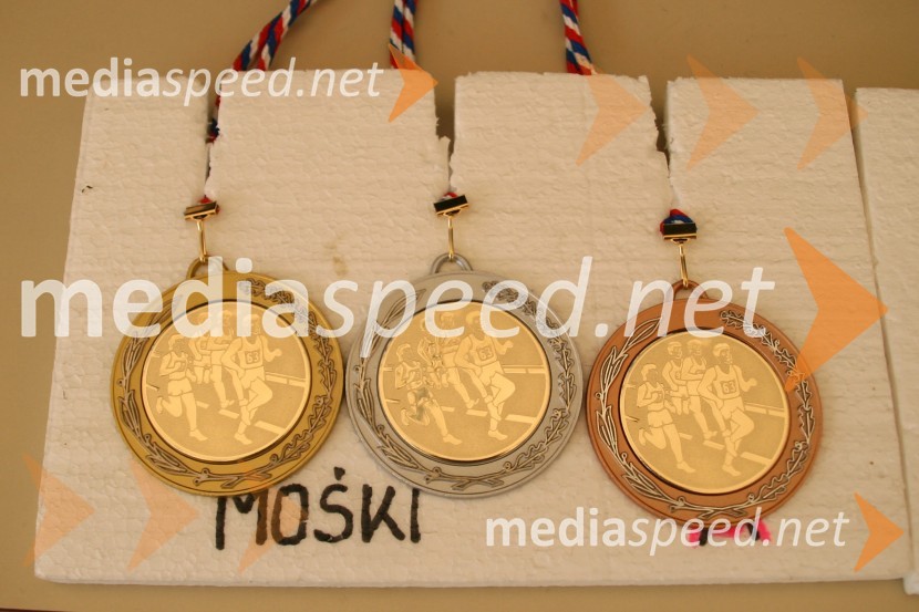 Medalje za najboljše tekače po Urbanovi poti27. Vinska vigred