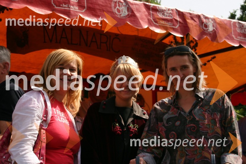 Renata Brunskole, županja občine Metlika, Simona Žugelj, druga kraljica metliške črnine in Maja Weiss, režiserka27. Vinska vigred