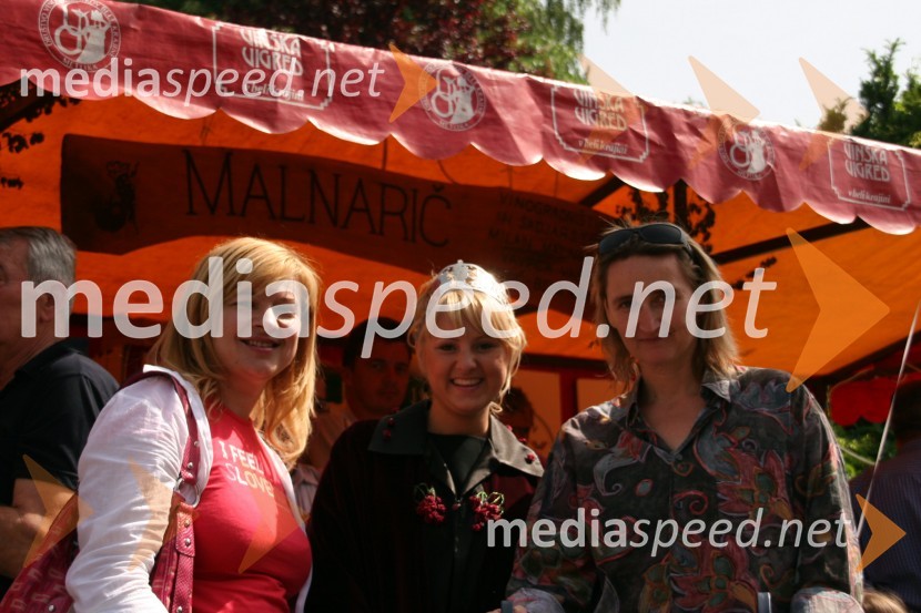 Renata Brunskole, županja občine Metlika, Simona Žugelj, druga kraljica metliške črnine in Maja Weiss, režiserka27. Vinska vigred