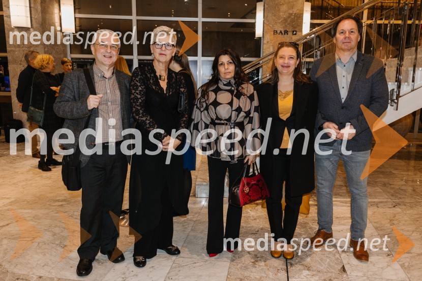  Ljudmil Dimitrov, lektor;  Mirjam Drnovšček, direktorica, SNG Nova Gorica;  ... ;  ... ;  ... Premiera Ko se mrtvi prebudimo, SNG Nova Gorica