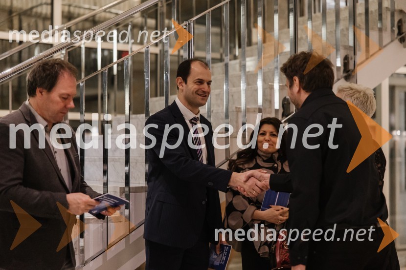  Krasimir Bojanov, veleposlanik Republike Bolgarije v Sloveniji;  Marko Bratuš, umetniški vodja SNG Nova GoricaPremiera Ko se mrtvi prebudimo, SNG Nova Gorica