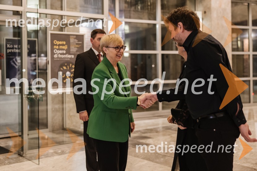 dr. Nataša Pirc Musar, predsednica Republike Slovenije;  Marko Bratuš, umetniški vodja SNG Nova GoricaPremiera Ko se mrtvi prebudimo, SNG Nova Gorica