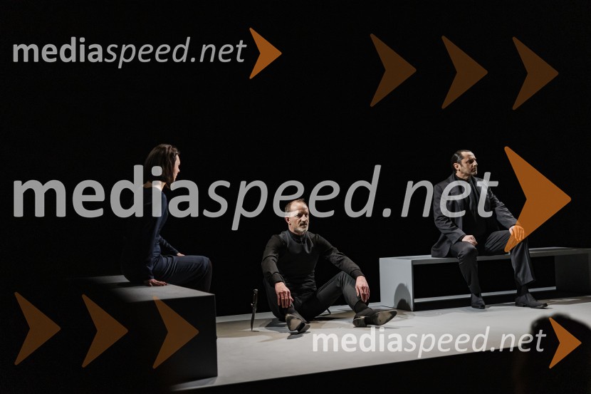  Arna  Hadžialjević, igralka;  Blaž Valič, igralec;  Gorazd Jakomini, igralec Premiera Ko se mrtvi prebudimo, SNG Nova Gorica