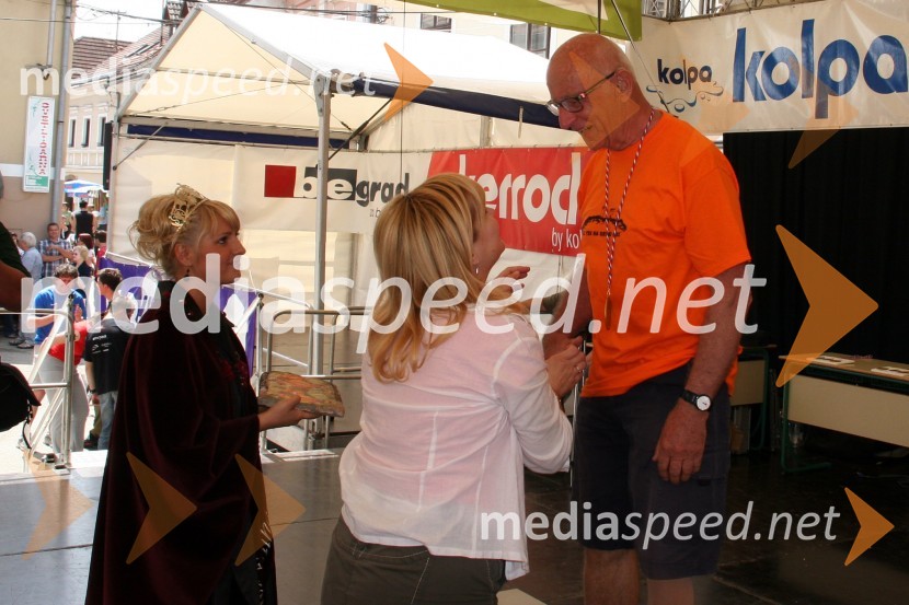 Simona Žugelj, druga kraljica metliške črnine, Renata Brunskole, županja občine Metlika in Uroš Lampe, Triatlon klub in najstarejši tekmovalec27. Vinska vigred