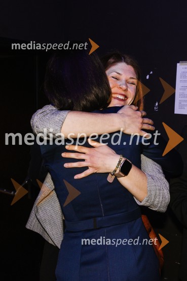  Arna  Hadžialjević, igralka;  Anja Pišot, lektorica SNG Nova GoricaPremiera Ko se mrtvi prebudimo, SNG Nova Gorica