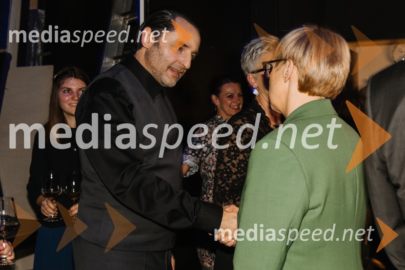  Gorazd Jakomini, igralec ; dr. Nataša Pirc Musar, predsednica Republike SlovenijePremiera Ko se mrtvi prebudimo, SNG Nova Gorica