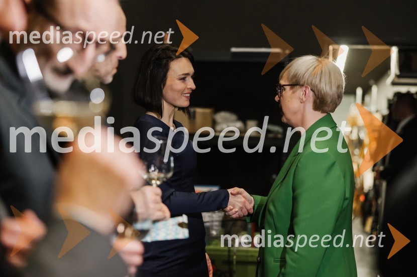  Arna  Hadžialjević, igralka; dr. Nataša Pirc Musar, predsednica Republike SlovenijePremiera Ko se mrtvi prebudimo, SNG Nova Gorica