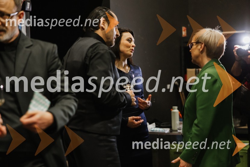  Gorazd Jakomini, igralec ;  Arna  Hadžialjević, igralka; dr. Nataša Pirc Musar, predsednica Republike SlovenijePremiera Ko se mrtvi prebudimo, SNG Nova Gorica