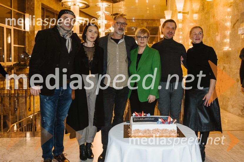  Gorazd Jakomini, igralec ;  Arna  Hadžialjević, igralka;  Blaž Valič, igralec; dr. Nataša Pirc Musar, predsednica Republike Slovenije;  Stiliyan Petrov, režiser;  Helena Peršuh, igralkaPremiera Ko se mrtvi prebudimo, SNG Nova Gorica