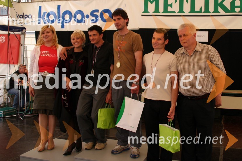 Renata Brunskole, županja občine Metlika, Simona Žugelj, druga kraljica metliške črnine, Bojan Pezdirc, ŠD Griblje, Boštjan Kozan, AK Portovald, Stanko Tomšič, DTP Trebnje in Andrej Sever, predsednik Športne zveze Občine Metlika27. Vinska vigred