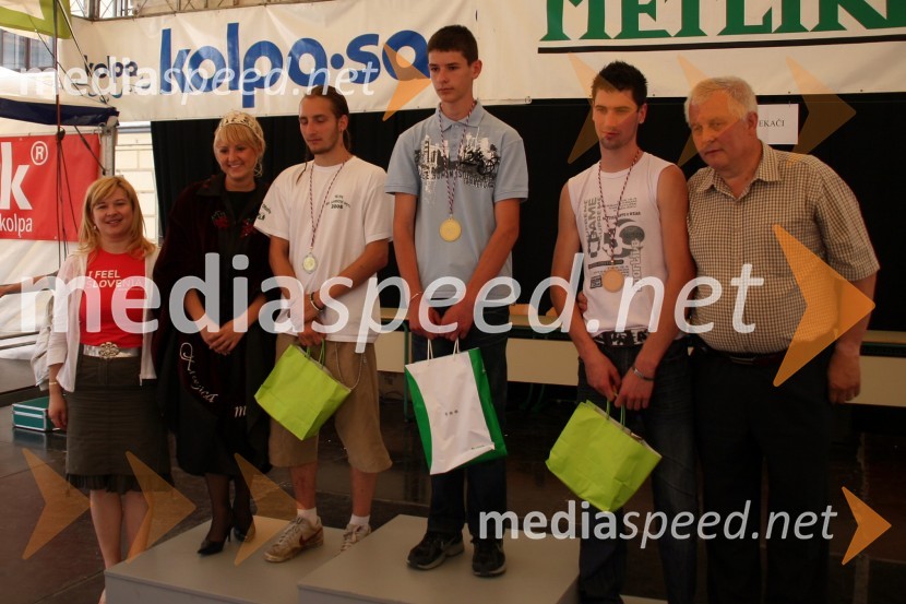 Renata Brunskole, županja občine Metlika, Simona Žugelj, druga kraljica metliške črnine, Matej Tomašič, Ljubljana, Borut Zupet, Marathon Novo mesto, Alen Zupančič, ŠD Sušica in Andrej Sever, predsednik Športne zveze Občine Metlika27. Vinska vigred