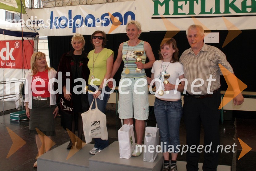 Renata Brunskole, županja občine Metlika, Simona Žugelj, druga kraljica metliške črnine, Magda Lužar, DTP Trebnje, Vesna Hedžet, Marathon Novo mesto, Anja Hasičič, AK FIT Brežice in Andrej Sever, predsednik Športne zveze Občine Metlika27. Vinska vigred