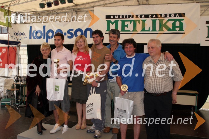 Simona Žugelj, druga kraljica metliške črnine,  Almir Demirovič, ŠD Loška dolina, Renata Brunskole, županja občine Metlika, Boštjan Kozan, AK Portovald, Željko Golaš, Franci Menič, TK Portovald in Andrej Sever, predsednik Športne zveze Občine Metlika27. Vinska vigred